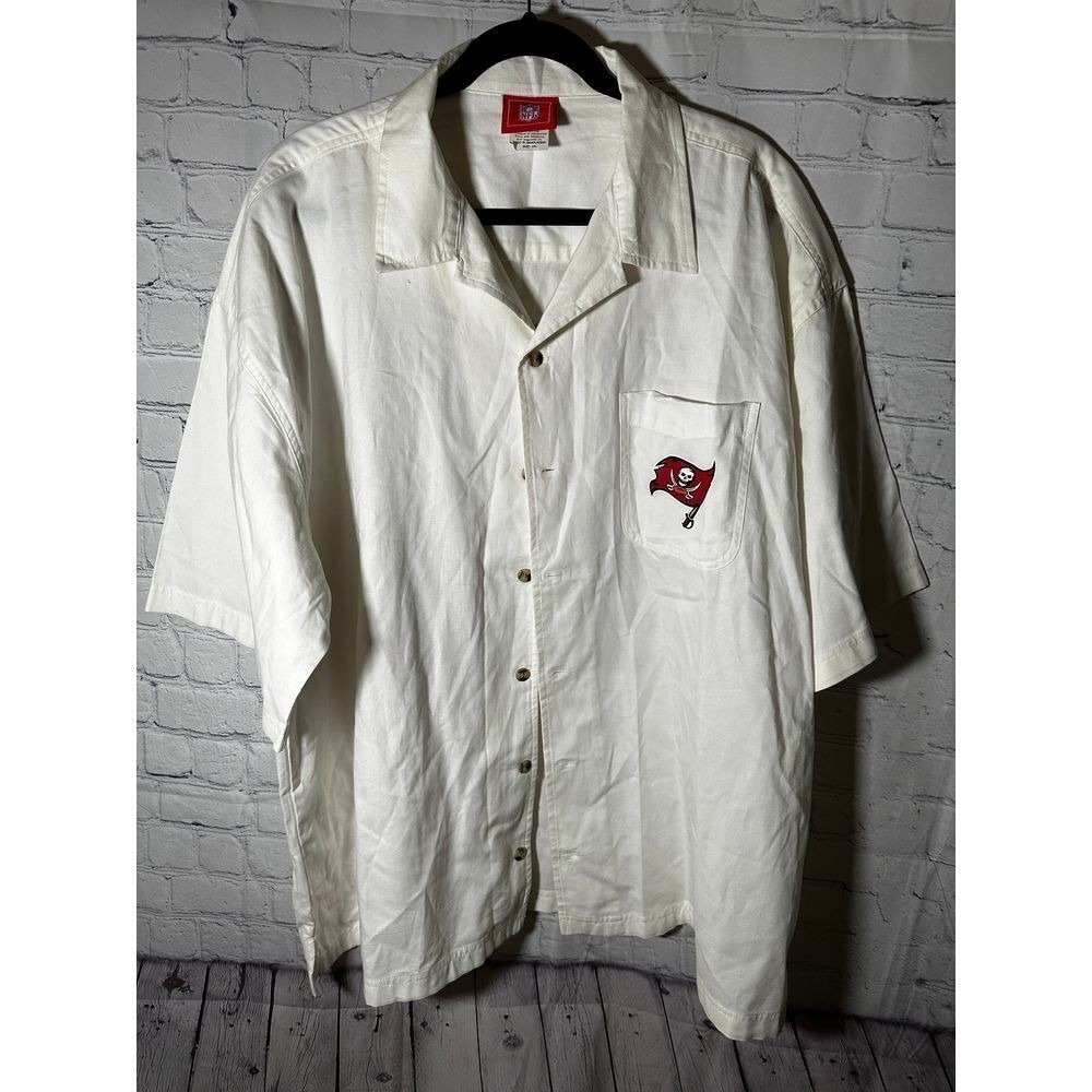 NFL Tampa Bay Buccaneers Button Down Camp Shirt Mens 2XL White Graphic Go Bucs